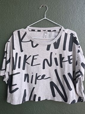 Nike Heather Gray Athletic Tee Crop Top with Black Logo Sz L